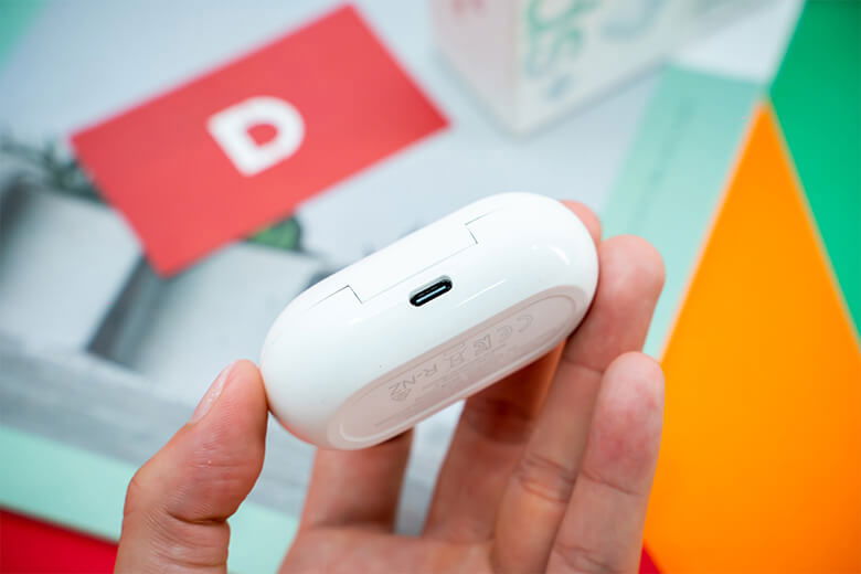 Tai nghe bluetooth Samsung Galaxy Buds Plus sở hữu thiết kế khá giống với người tiền nhiệm