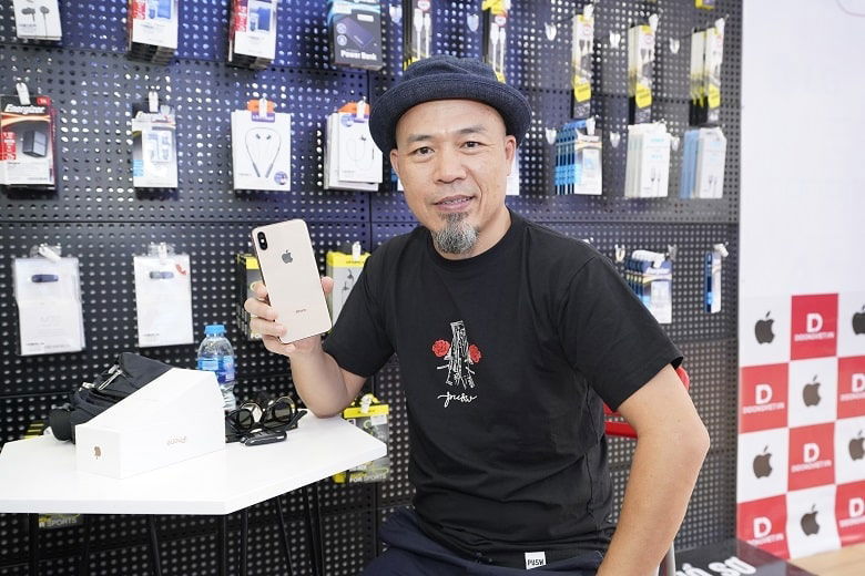Nhạc sĩ Huy Tuấn mua iPhone 6S Plus 128GB tại Di Động Việt