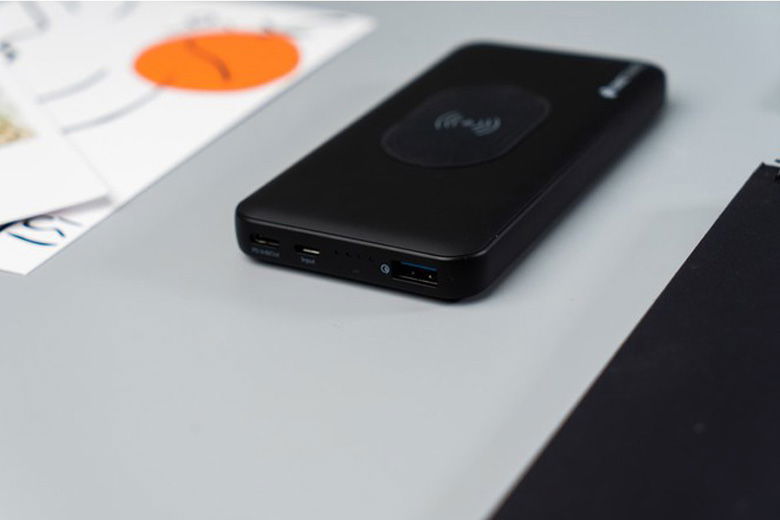 2 cổng sạc giúp nạp cùng lúc 2 thiết bị tiện lợi