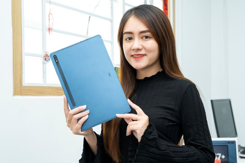 Galaxy Tab S7 Plus sở hữu thiết kế thời thượng, phong cách