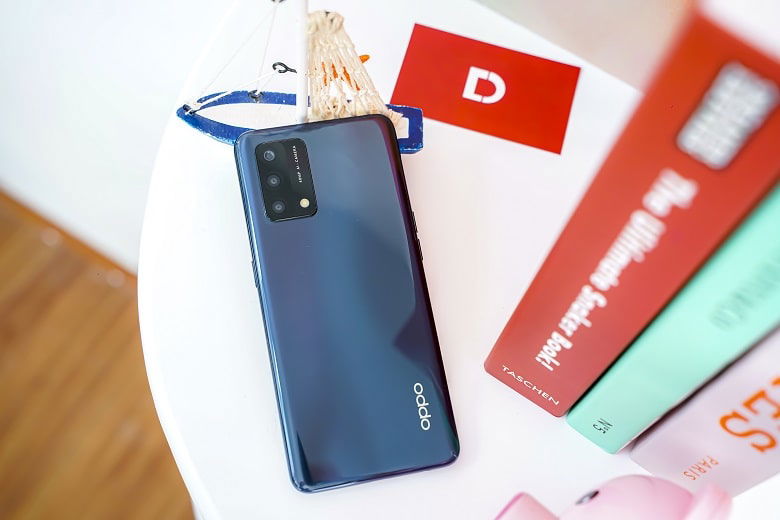 Oppo A74 có thiết kế sang trọng