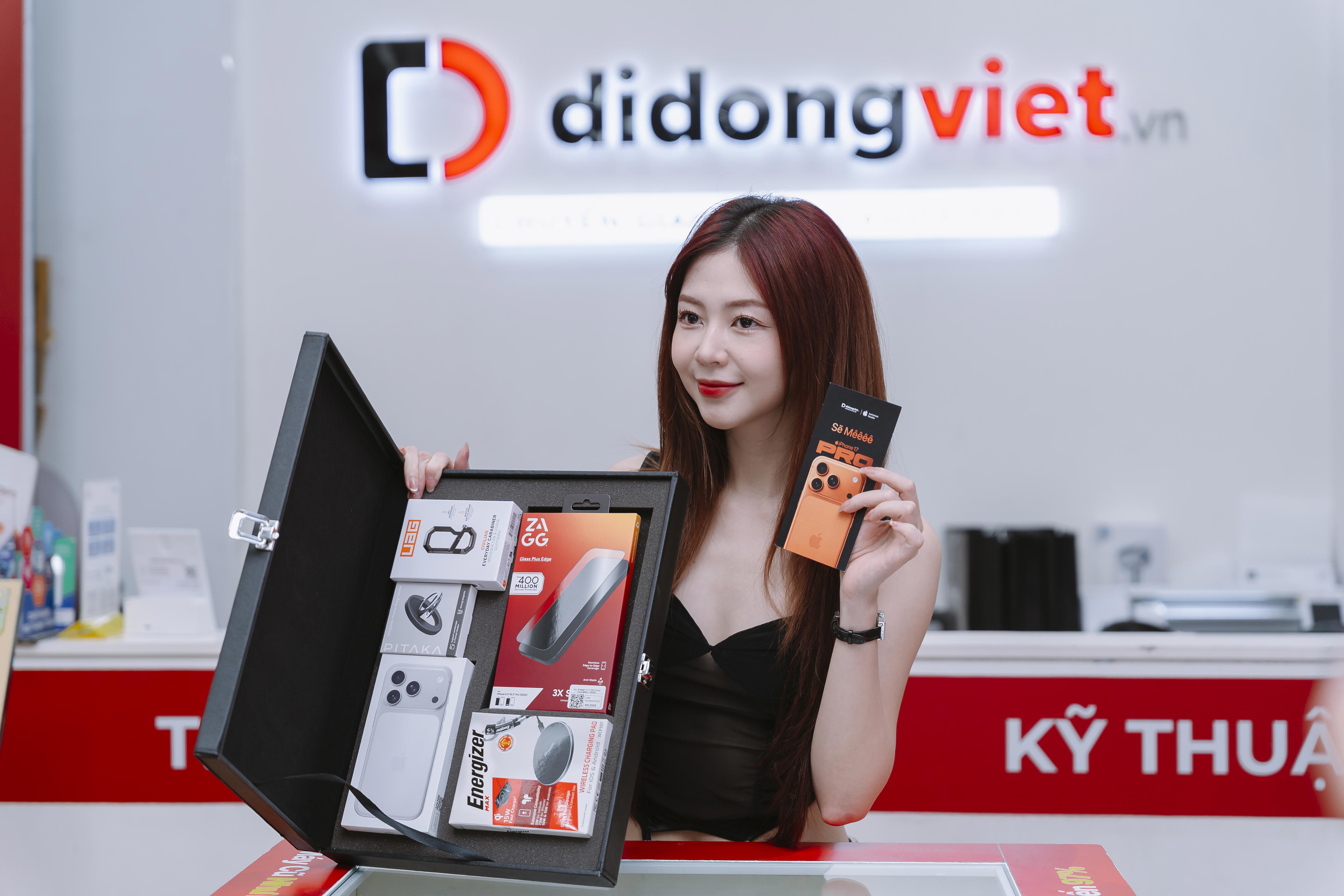 Liz Kim Cương