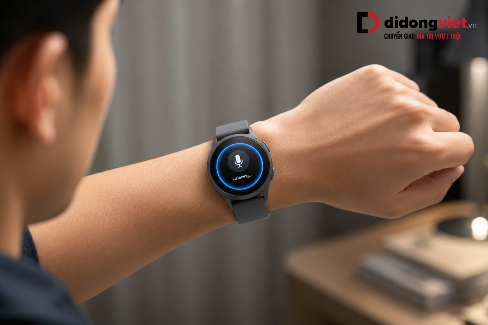 Người dùng nâng cổ tay để gọi Google Gemini trên Galaxy Watch9 40mm mượt mà
