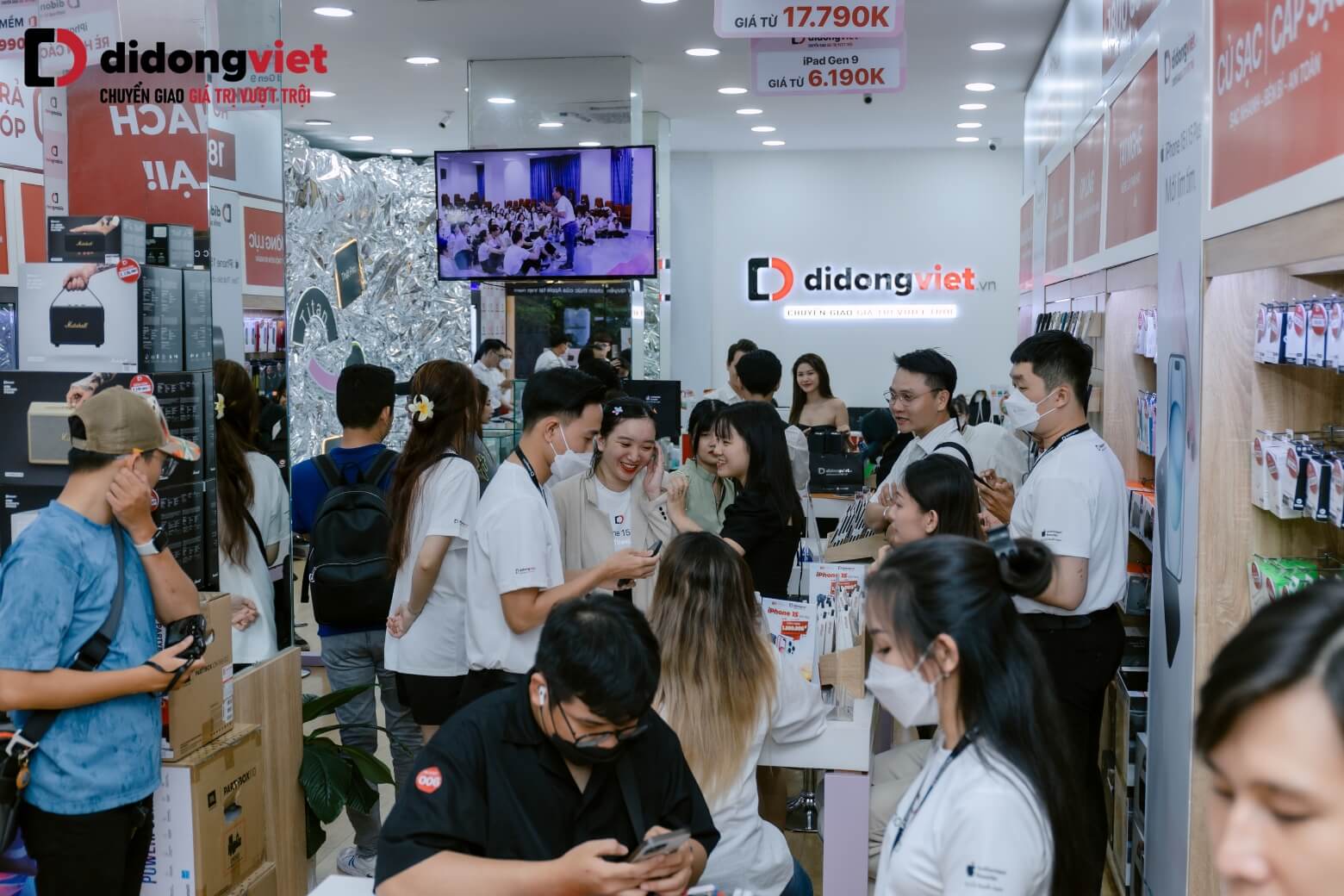 Trải nghiệm mở hộp smartwatch Samsung mới nguyên seal tại Di Động Việt