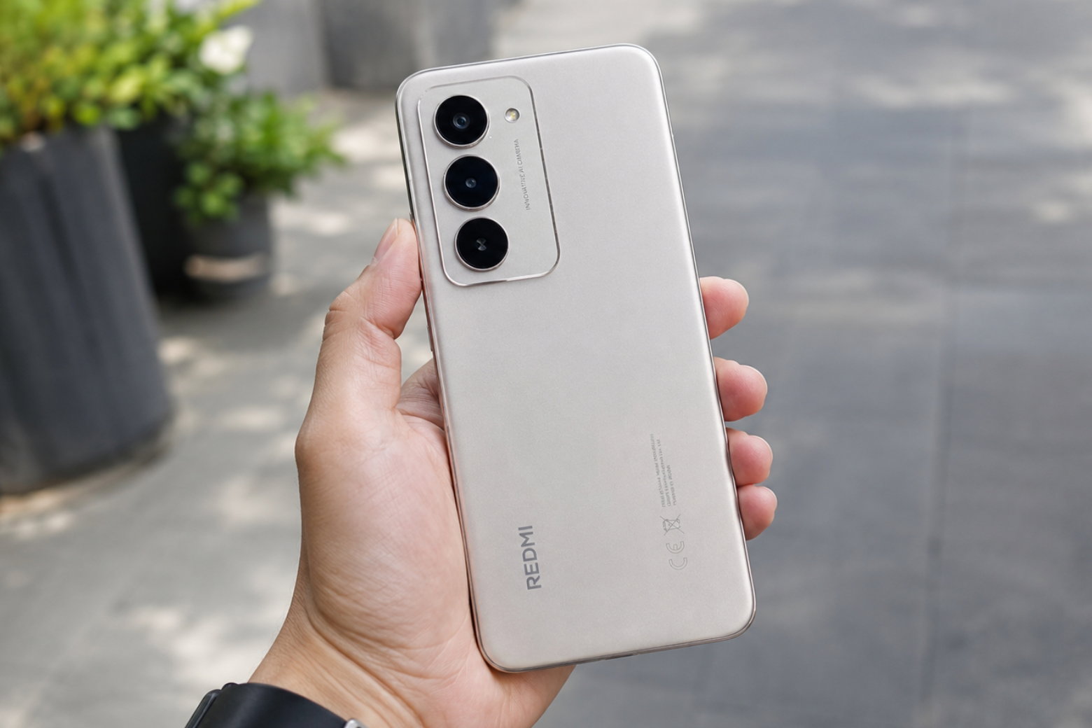 xiaomi-redmi-17-5g-thiet-ke-nho-gon-dep-mat-didongviet.jpg