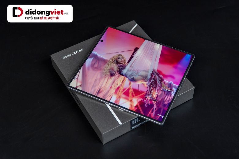 samsung-z-fold7-man-hinh