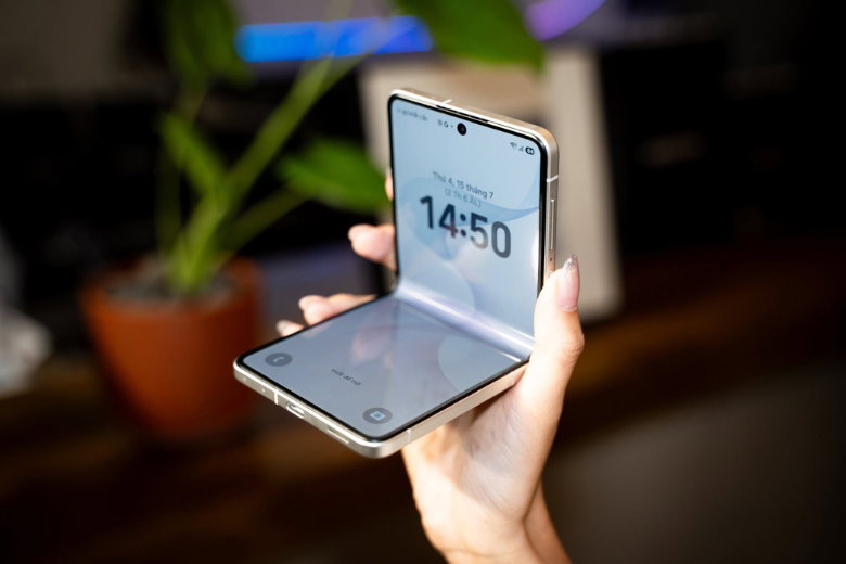 có nên mua galaxy z flip8
