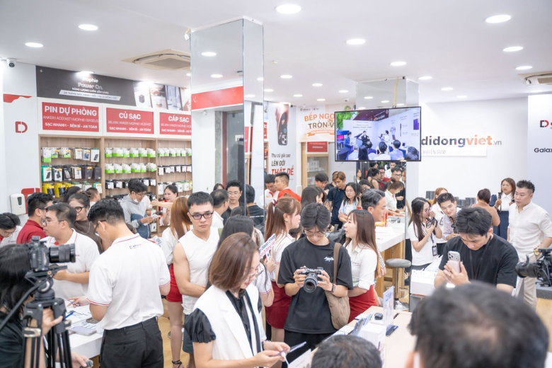 mua samsung z flip8 giá tốt tại di động việt