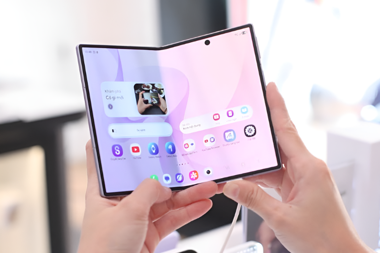 man-hinh-samsung-z-fold8.png