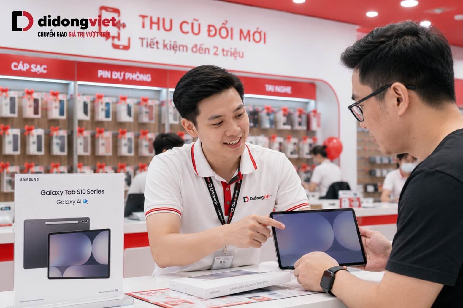 Khách hàng an tâm mua máy tính bảng chính hãng tại Di Động Việt