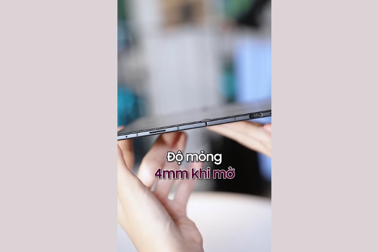 thân máy mỏng nhẹ khi mở của z fold8 ultra
