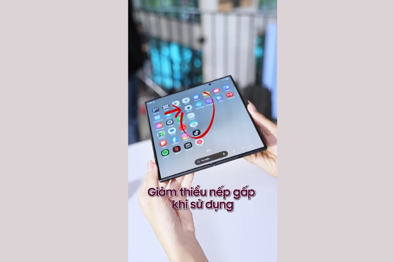 màn hình z fold8 ultra rộng khó thấy nếp gấp