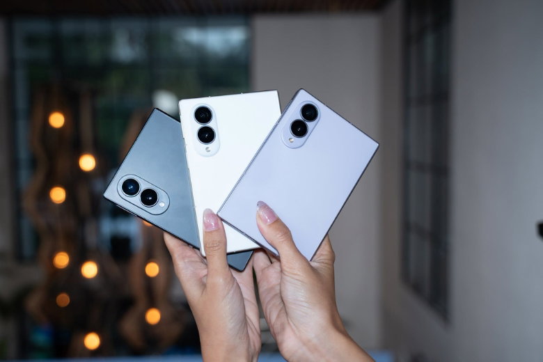 trên tay z fold8 tiêu chuẩn