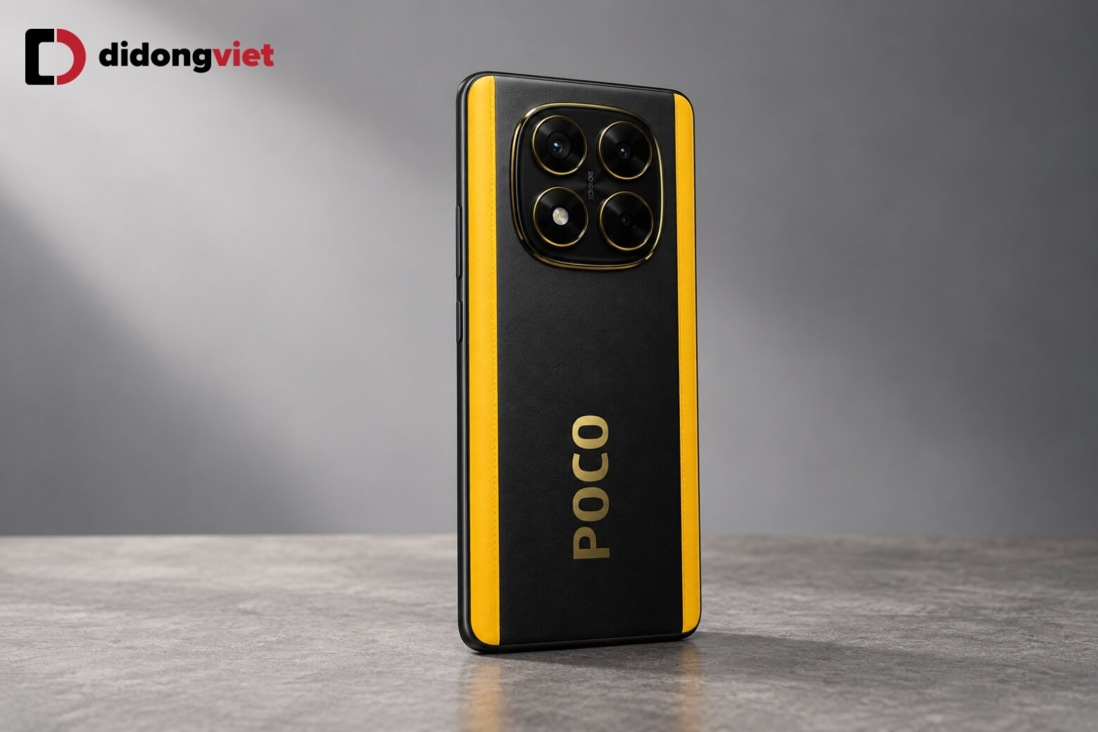 poco-x7-cu-ngoai-hinh-dep-khung-vien-lien-lac-nguyen-ban-didongviet.jpg