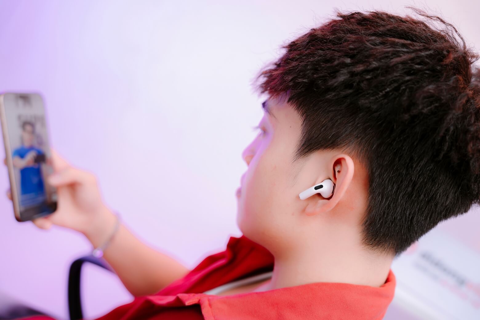 tai-nghe-apple-airpods-4-cu-kha-nang-chong-on-didongviet.jpg