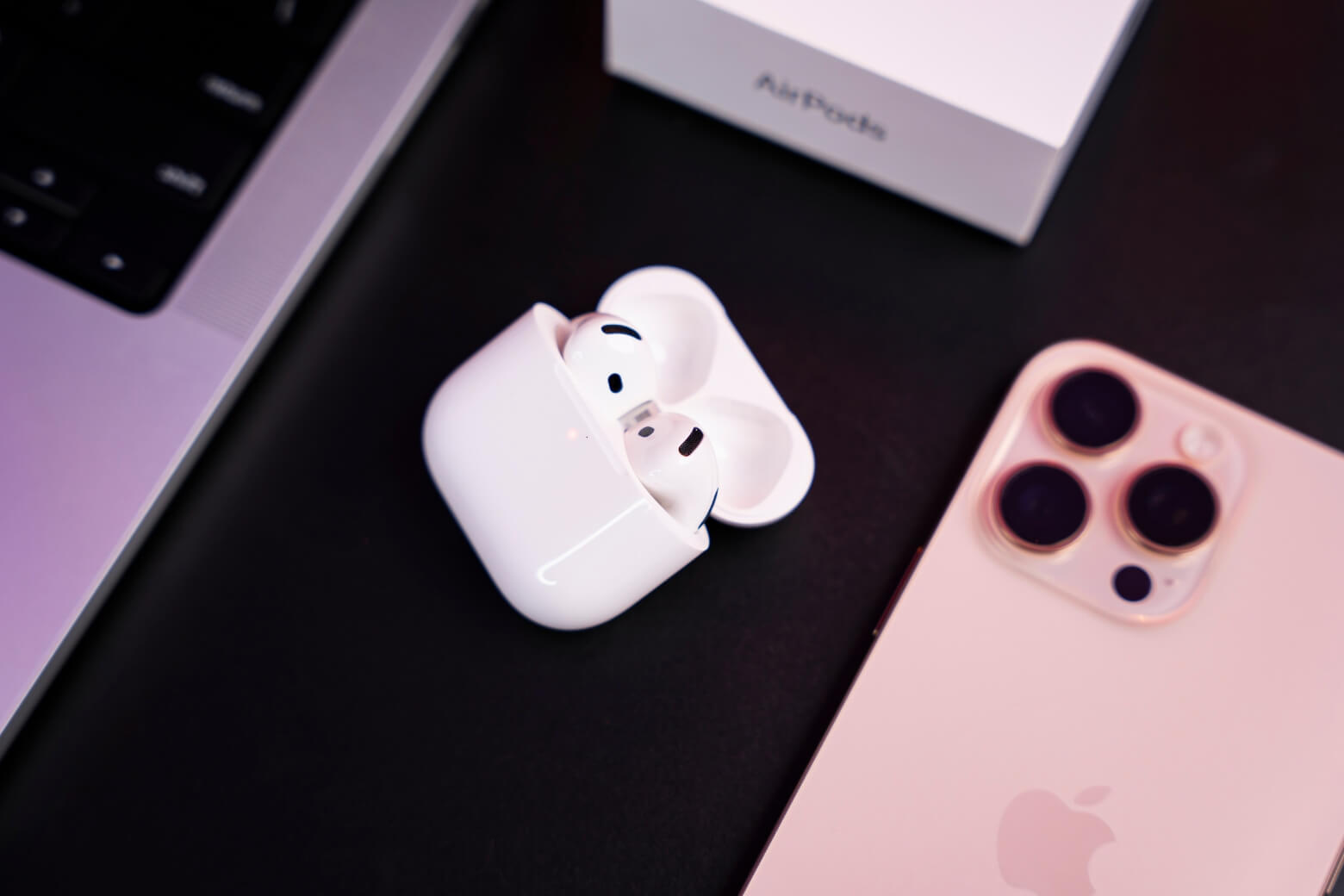 tai-nghe-apple-airpods-4-cu-kiem-tra-ngoai-quan-cu-tai-didongviet.jpg