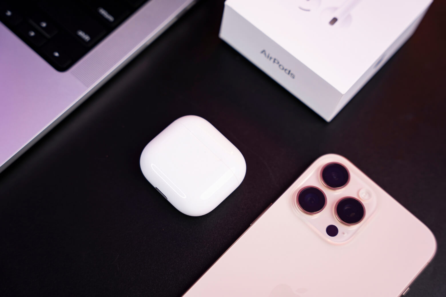 tai-nghe-apple-airpods-4-cu-phan-biet-ban-tieu-chuan-didongviet.jpg