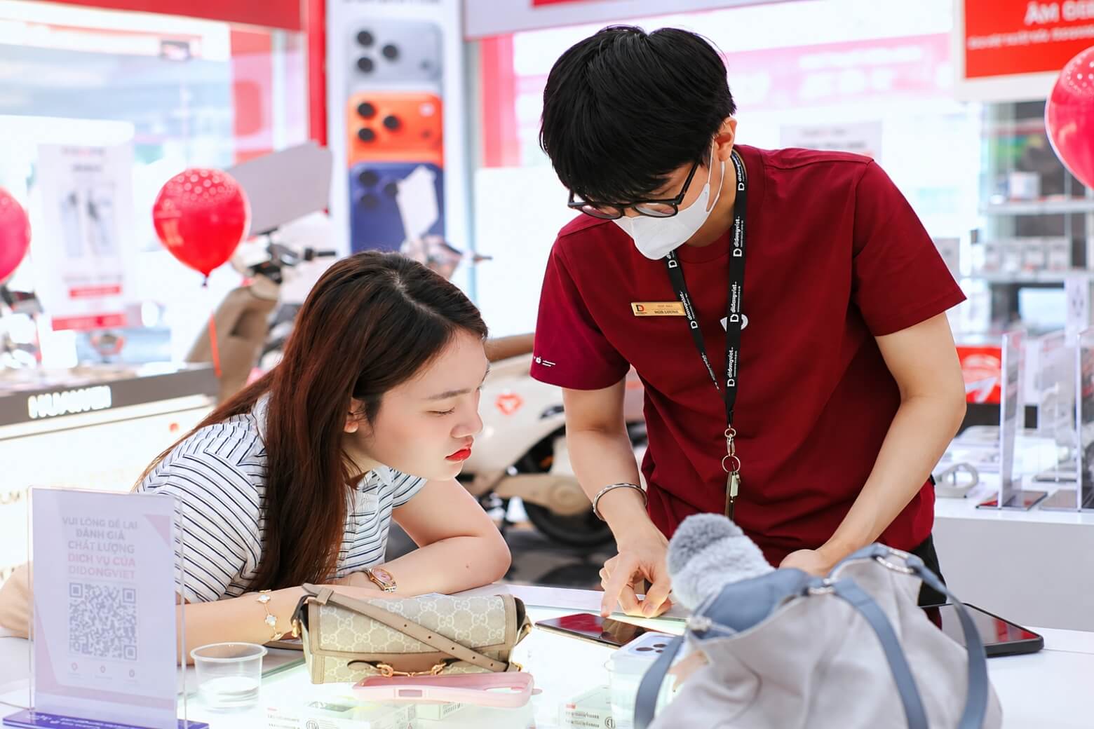 airpods-5-2026-hop-sac-khong-day-chinh-hang-bao-hanh-didongviet.jpg