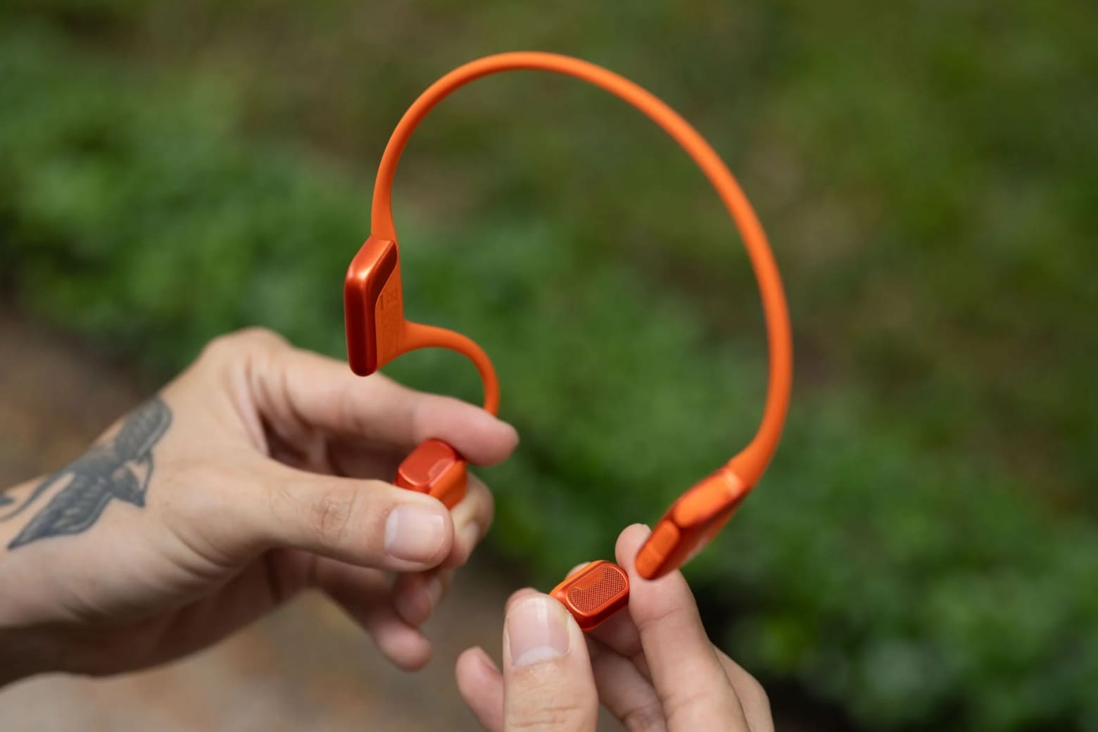 tai-nghe-bluetooth-the-thao-shokz-openrun-pro-2-mini-7-didongviet.jpg